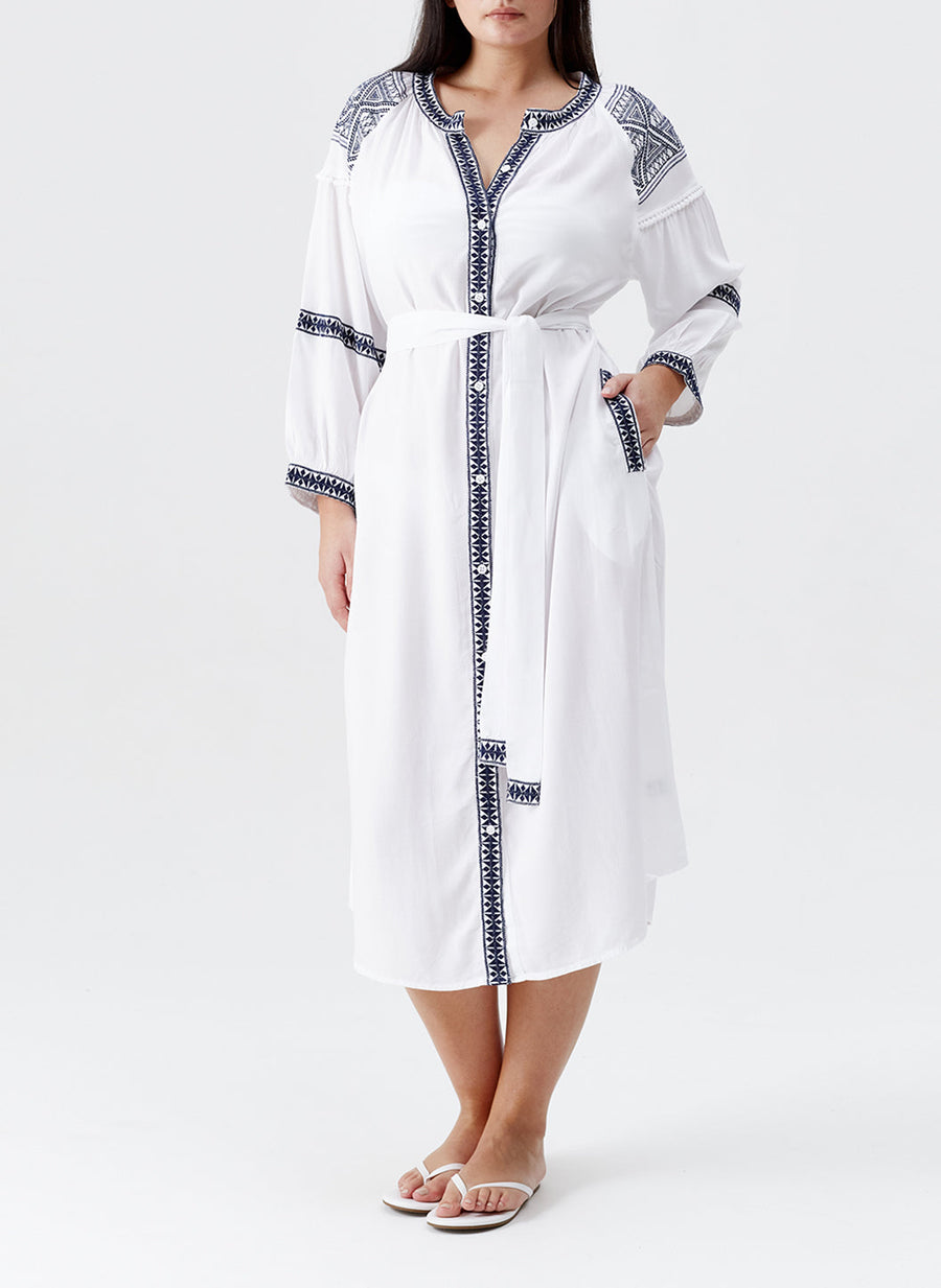 ally-white-navy-kaftan_curvemodel_2024_F