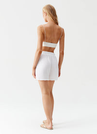 abbie-white-shorts_model_2025_B 