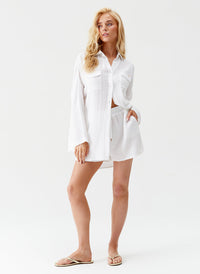 abbie-white-shorts_model_2025_F 