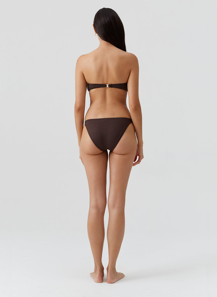 alba-brown-bikini_models_2026_B 