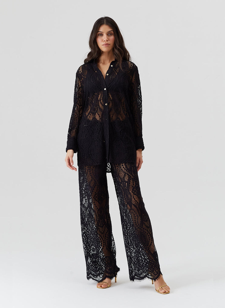 aliyah-black-shirt_model_2026_F 