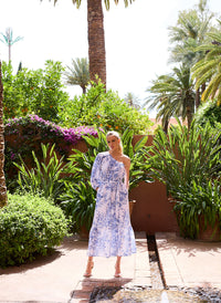 autumn-coastal-navy-dress_lifestyle_2026_2 