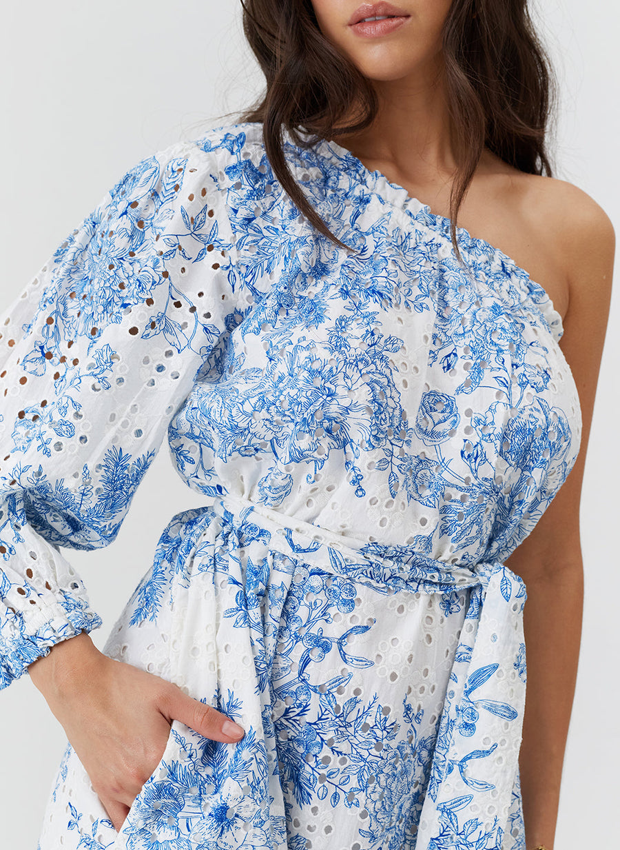 autumn-coastal-navy-dress_model_2026_closeup 