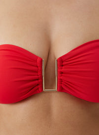 barcelona-red-bikini_closeup 