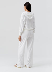 betty-white-trouser_model_2026_B 