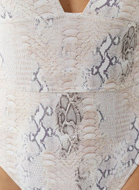 caribbean-lizard-swimsuit_closeup 