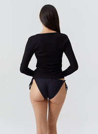 charlie-black-long-sleeve-top_model_2026_B 