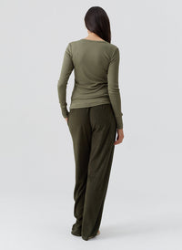 charlie-olive-long-sleeve-top_model_2026_B 