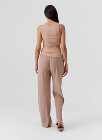 cora-tan-vest_model_2026_B 