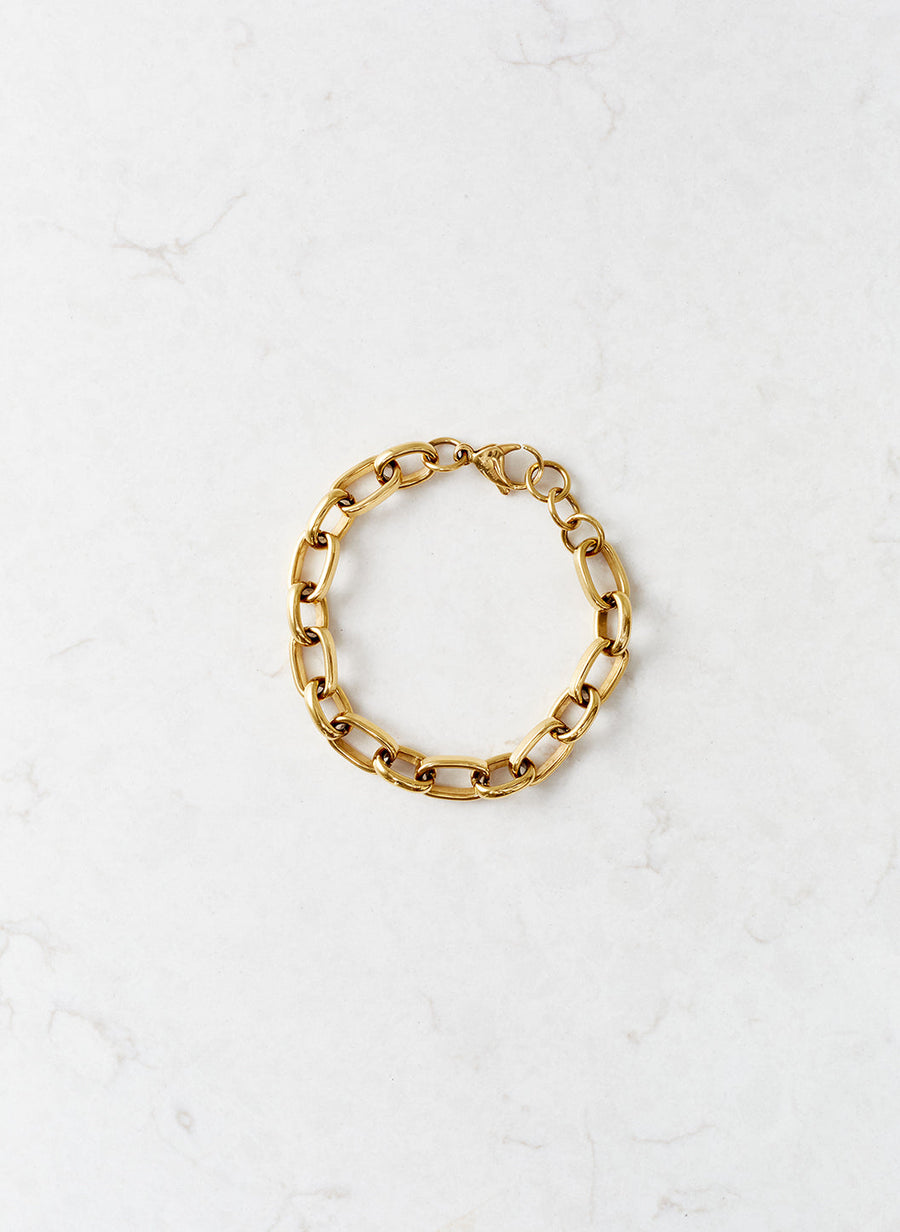 gold-chunky-chain-bracelet_studio_image 