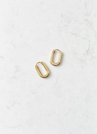 gold-oval-hoop-huggy-earrings_studio_image 