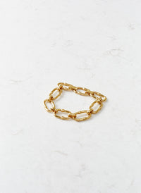 gold-statement-chain-bracelet_studio_image 