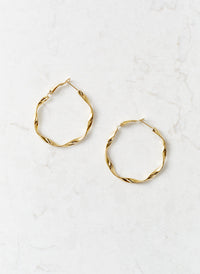 gold-twisted-hoop-earrings_studio_image 