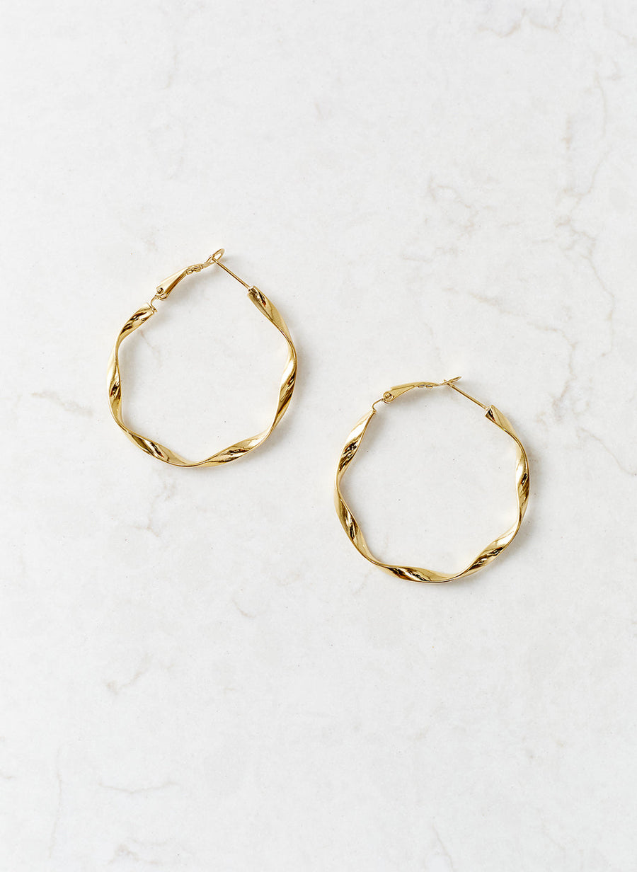 gold-twisted-hoop-earrings_studio_image 