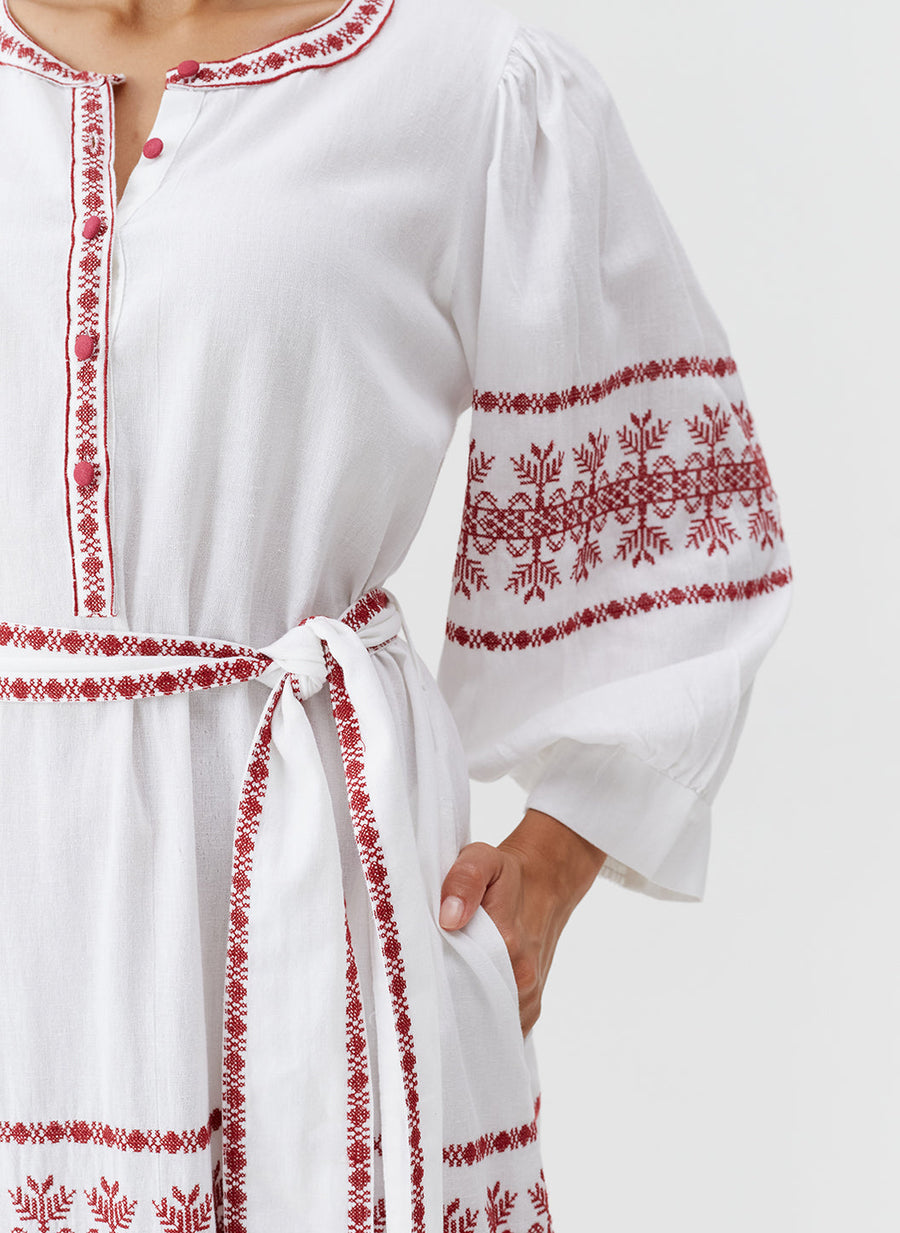hillary-white-burgundy-dress_model_2027_closeup 