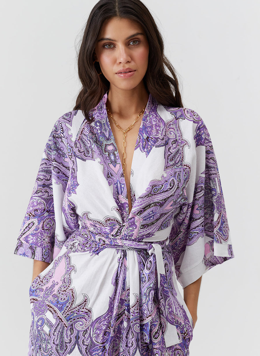 indria-amethyst-kaftan_model_2026_closeup 