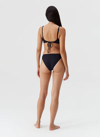 kailua-black-bikini-bottom_model_2027_B 