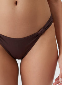 luma-brown-bikini-bottom_model_2027_closeup 