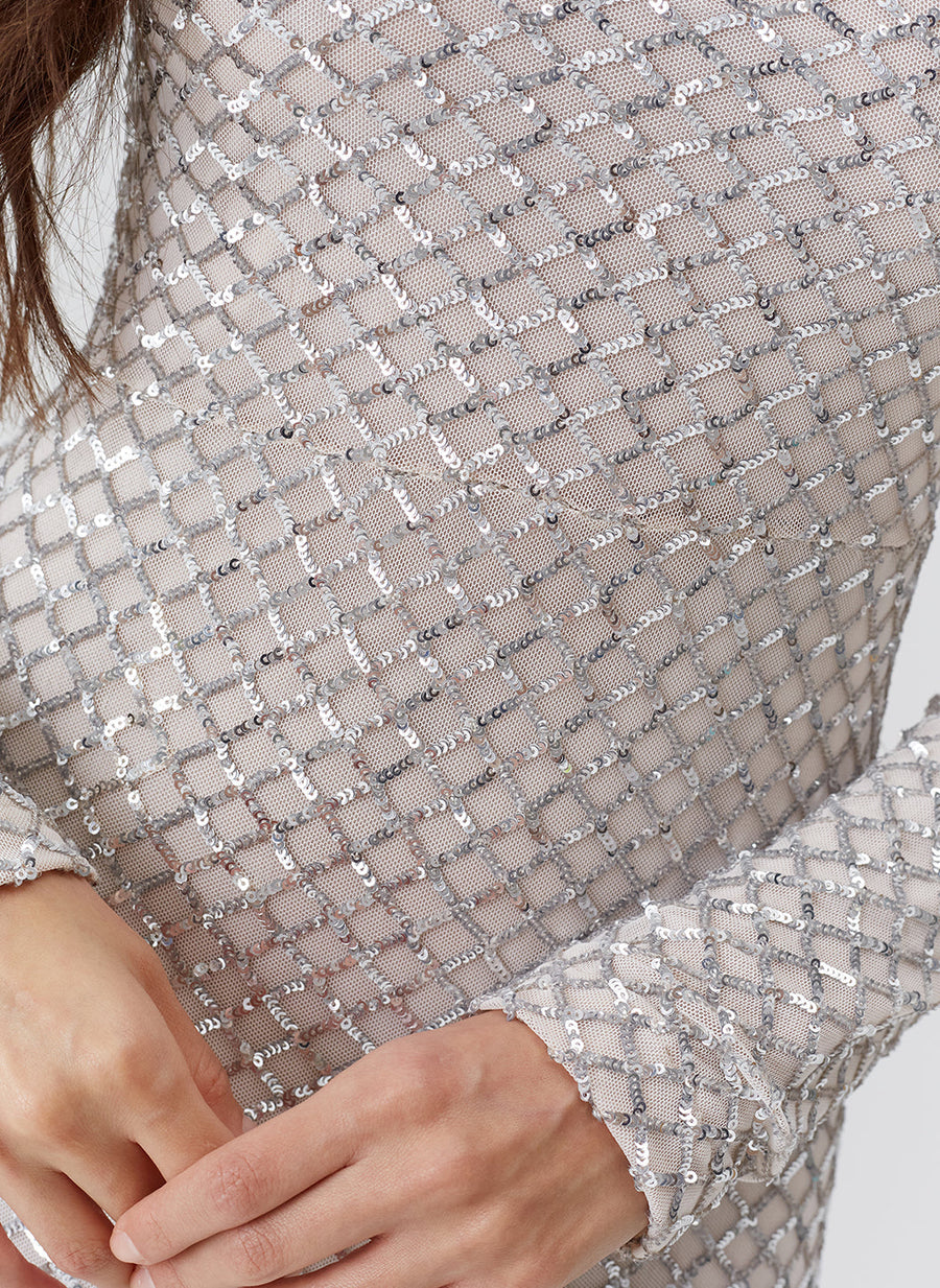 luna-champagne-dress_model_2026_closeup_2 