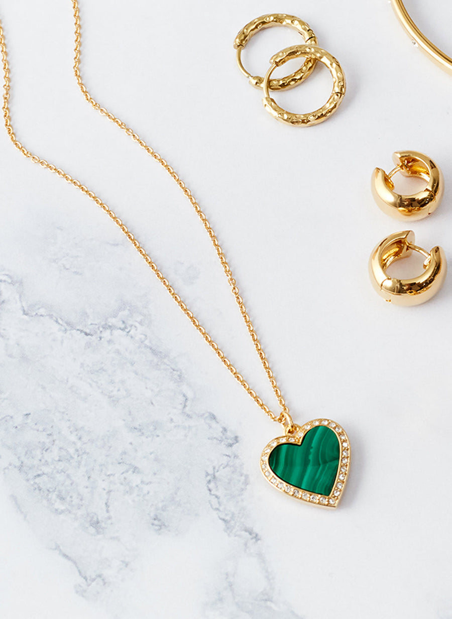 malachite-heart-crystal-pendant_studio_image 