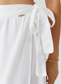 monroe-white-skirt_closeup 