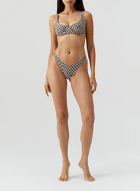 noto-chain-bikini-bottom_model_2026_F 