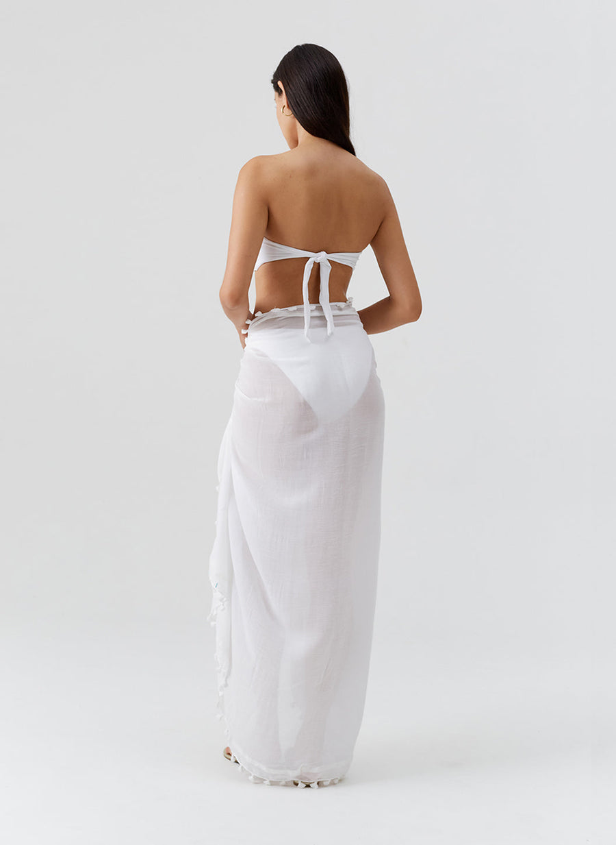 pareo-white_model_2026_B 