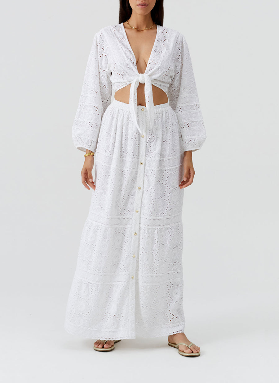 pia-white-top_model_2026_F 