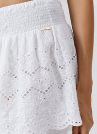 tam-white-skirt_closeup 