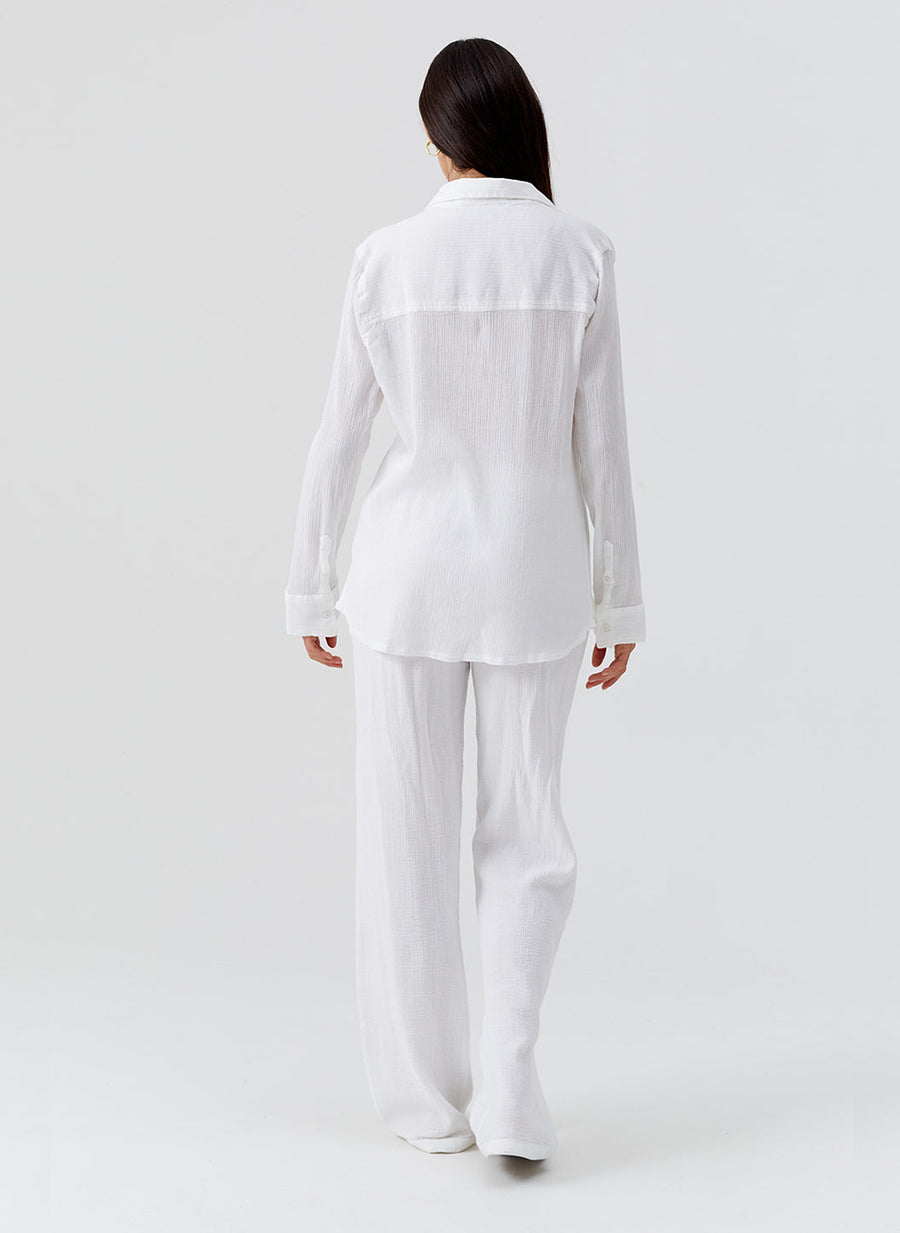 tina-white-shirt_model_2026_B 