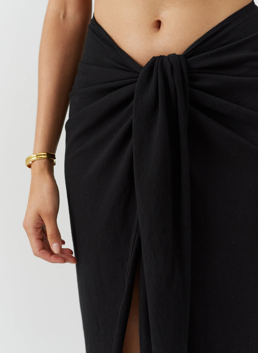 winnie-black-skirt_closeup 