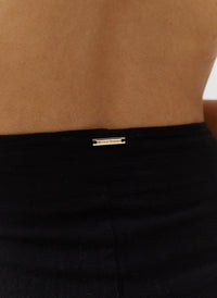 winnie-black-skirt_closeup_2 