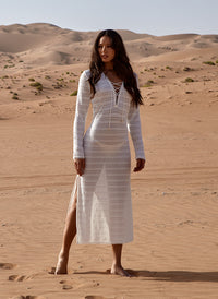 Maddison_White_Dress_Lifestyle